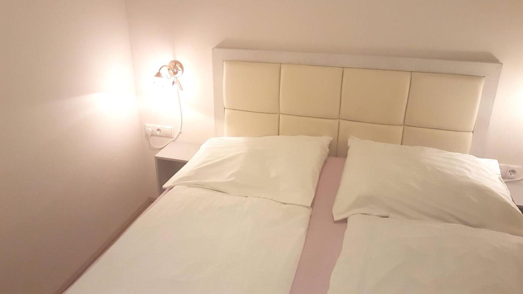 Sobieski District-1 Ring Apartments Wenen Kamer foto